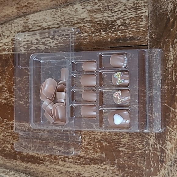 2/$16 Heart Bow Press On Nails - Picture 9 of 10